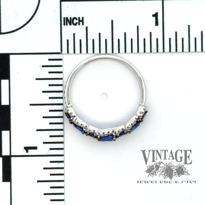 Blue sapphire and diamond 14kw gold ring Scale