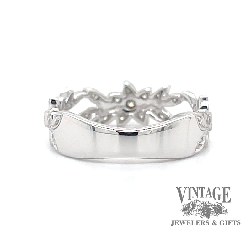 Floral pierced 14kw gold and diamond ring bottom