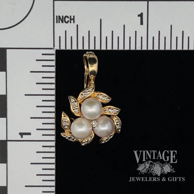 14k Vintage pearl leaf pendant scale