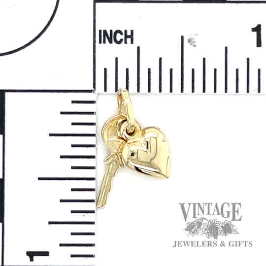 Heart w/Key 14k pendant size and scale