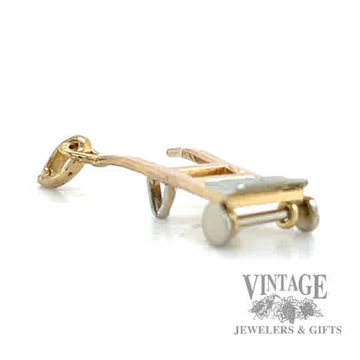 Dolly 18k gold pendant side