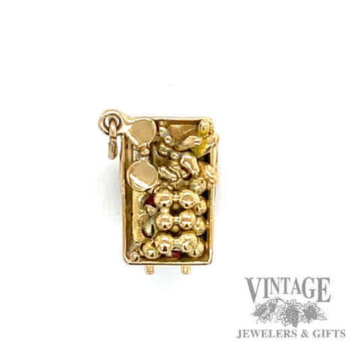Harvest Wagon 17k gold pendant top