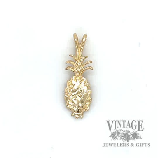 Pineapple 14k gold pendant front