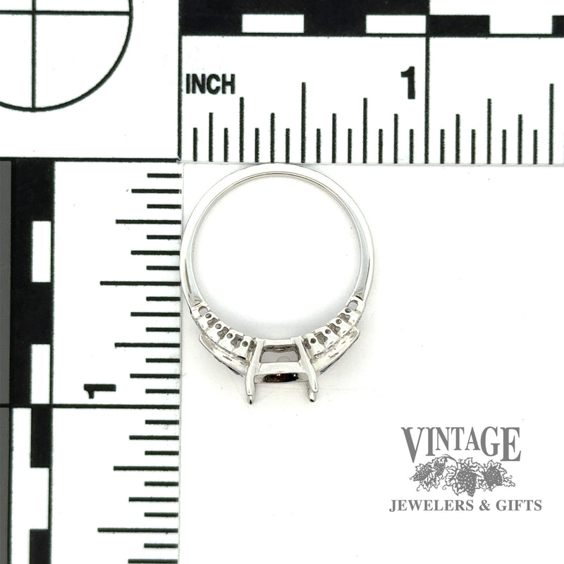 Scalloped lace diamond and sapphire 14kw gold ring scale