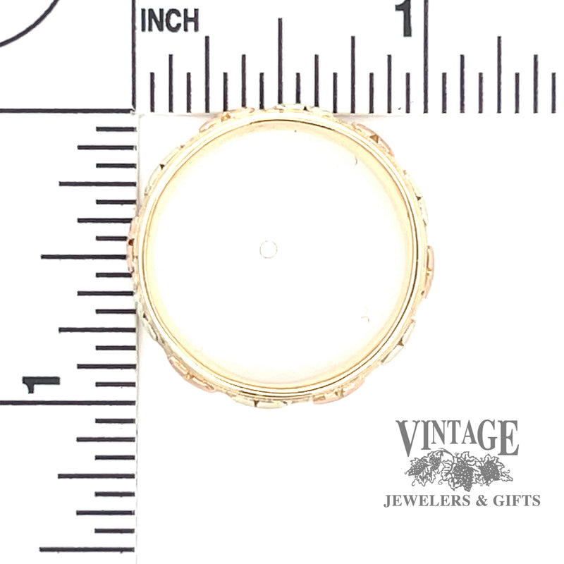 Four leaf clover lucky 14k gold ring scale