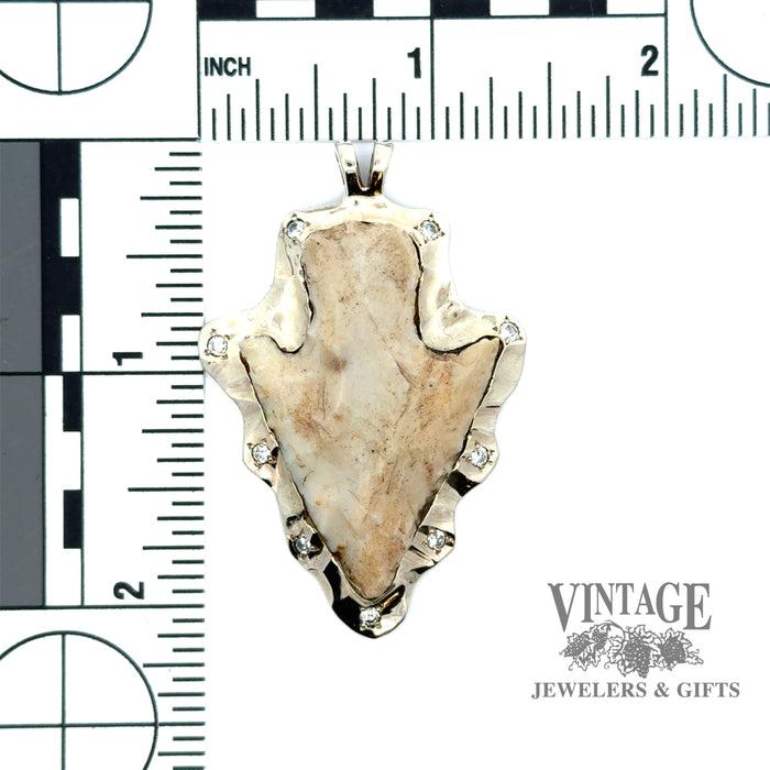 14kw gold Arrowhead and diamond pendant with scale