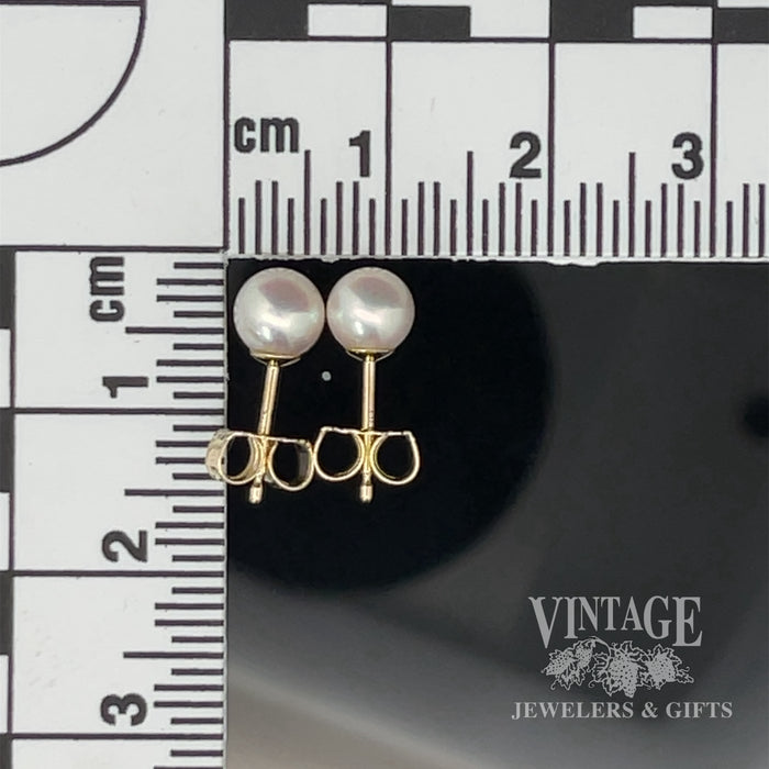 5.5 mm Pink rose pearl 14k gold stud earrings scale