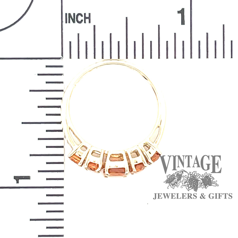 10 karat yellow gold 5-stone mandarin garnet ring, with scale