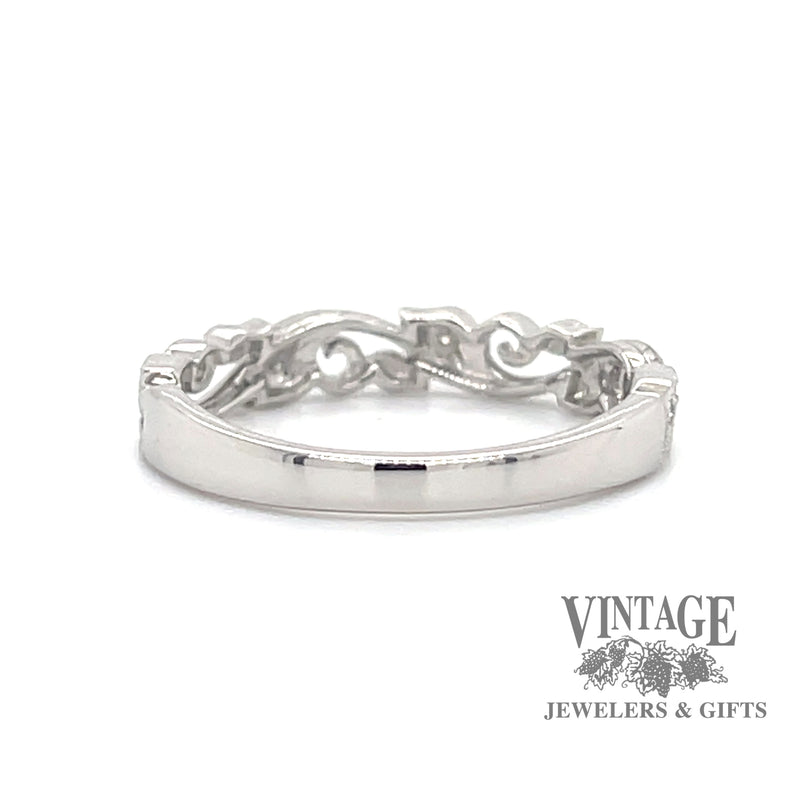Filigree scroll platinum and diamond ring bottom
