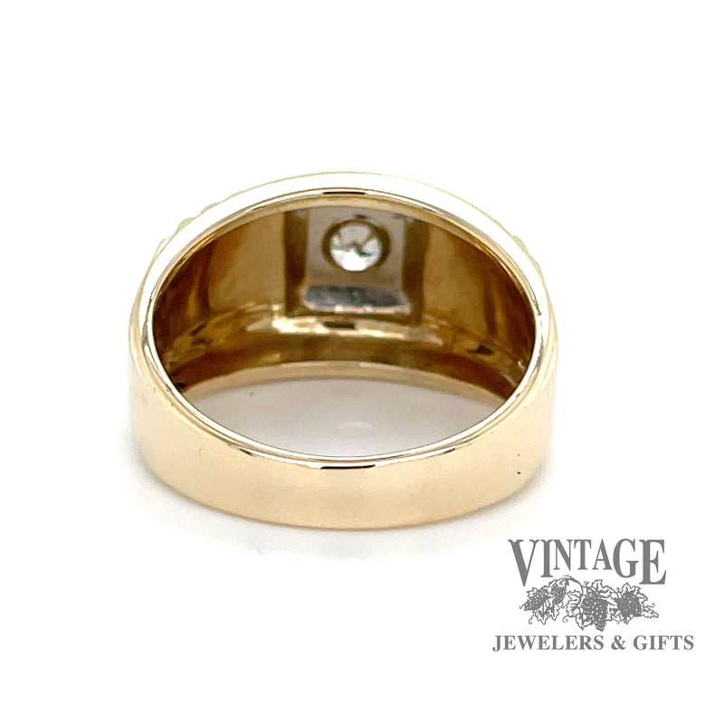 Ribbed 14k gold illusion diamond solitaire