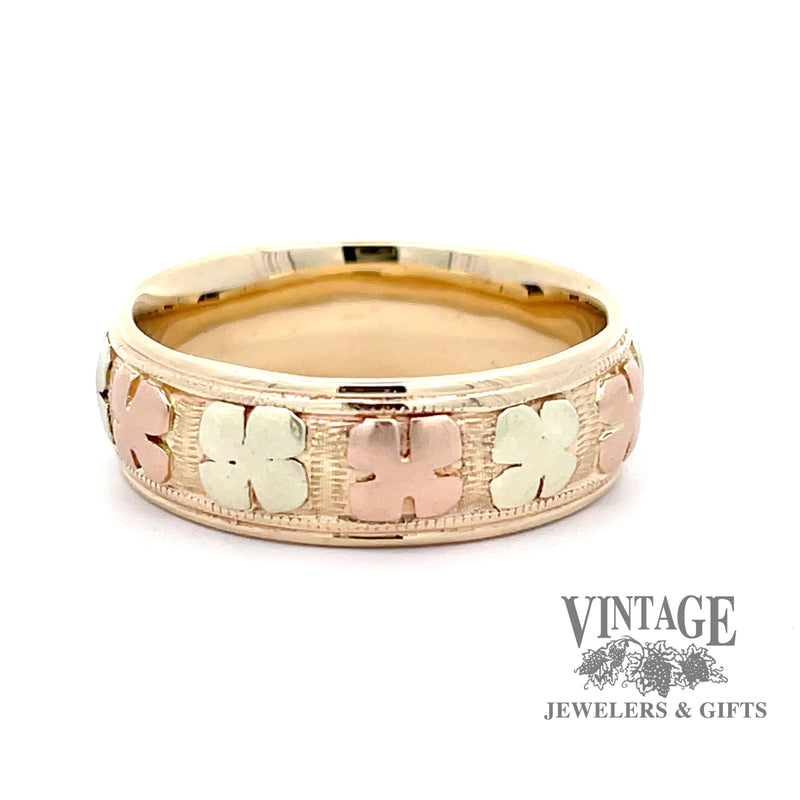 Four leaf clover lucky 14k gold ring side