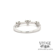 Diamond set heart pattern 14kw gold ring bottom