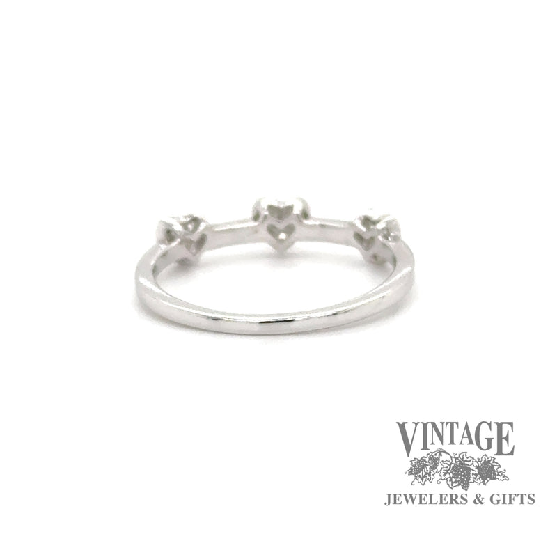 Diamond set heart pattern 14kw gold ring bottom