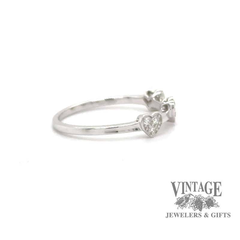 Diamond set heart pattern 14kw gold ring side