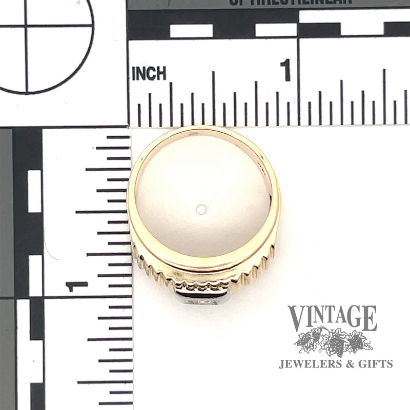 Ribbed 14k gold illusion diamond solitaire