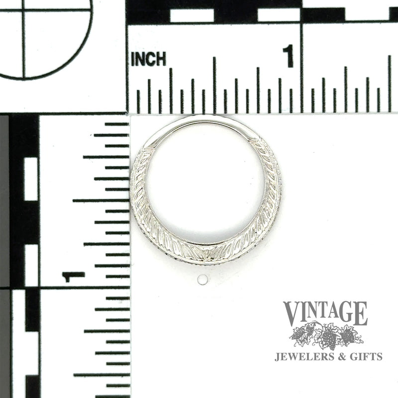 Curved 14kw gold sapphire hand engraved ring scale