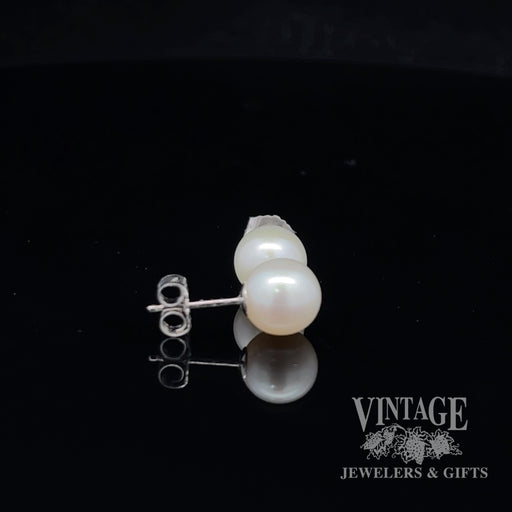 7 mm white/cream color 14kw gold akoya pearl stud earrings side