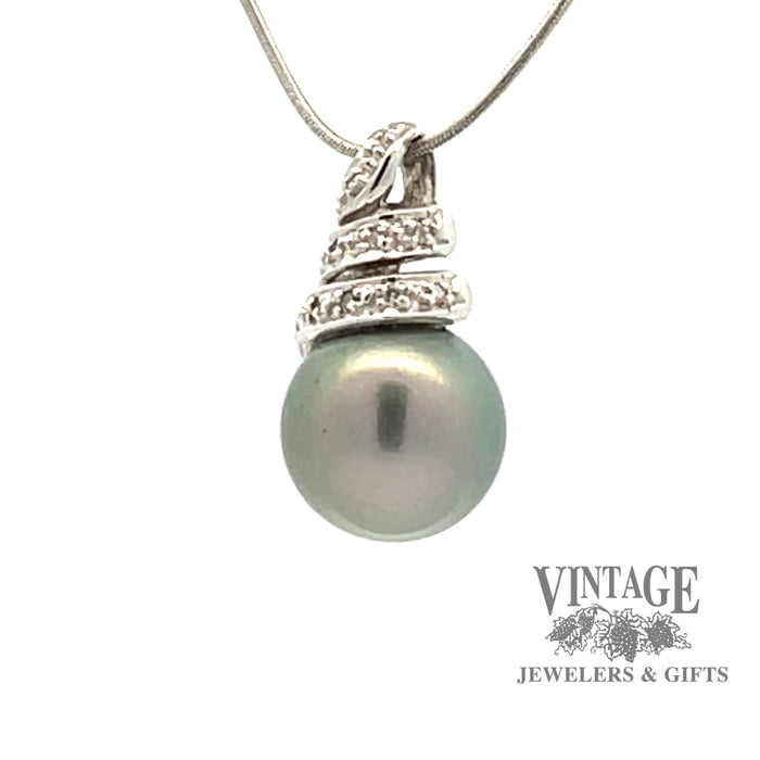 14k grey pearl and diamond pendant front