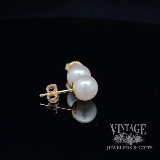 7.7 mm white/rose 18k gold akoya pearl stud earrings. side