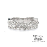 Floral pierced 14kw gold and diamond ring