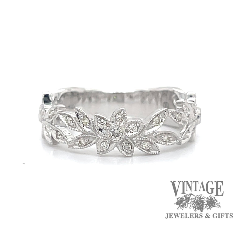 Floral pierced 14kw gold and diamond ring