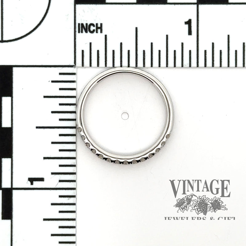 Diamond pave 14kw gold ring scale