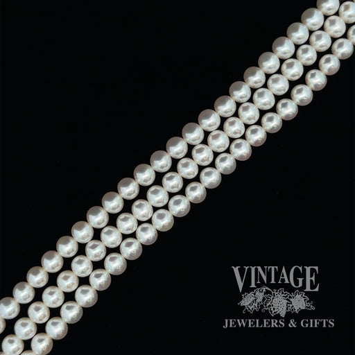 Triple strand pearl necklace with 14ky gold clasp close up