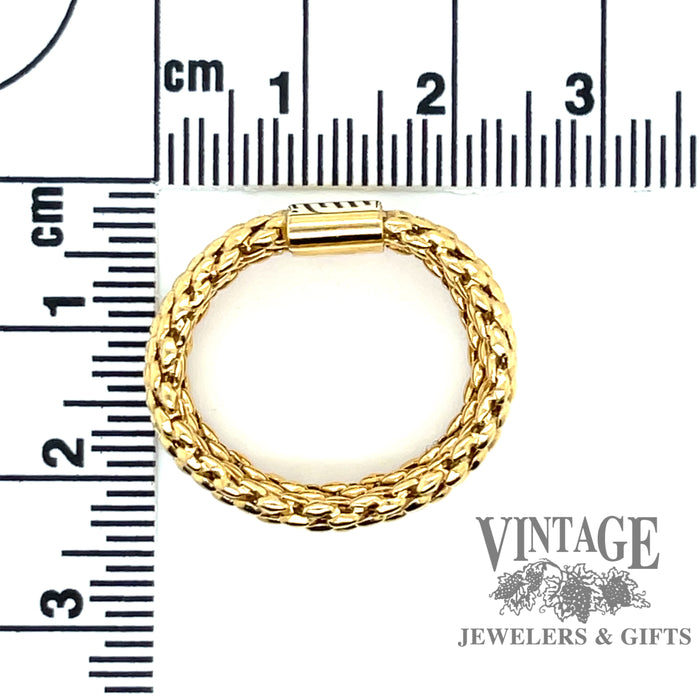 18 karat yellow gold intricate flexible chain-mesh band ring, with measurements