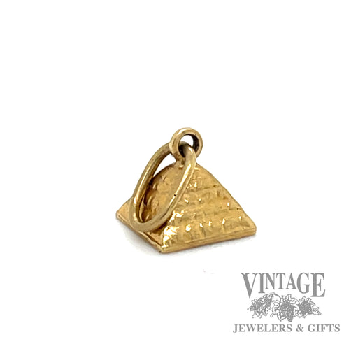 Pyramid yellow gold charm side