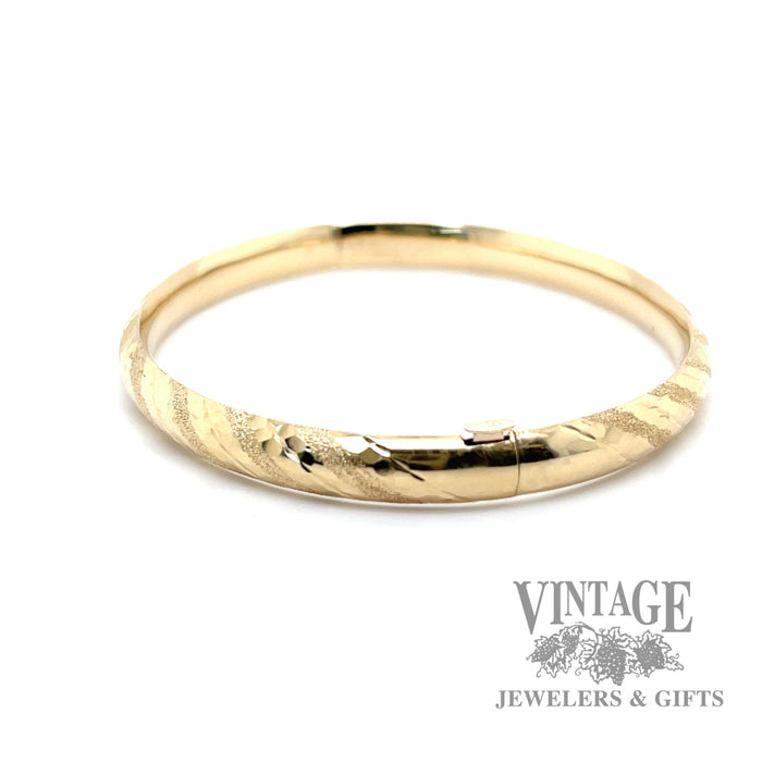 Twisted stripe 14k yellow gold bangle bracelet side