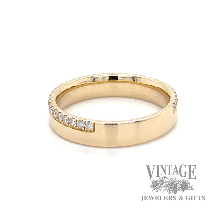 14k yellow gold ring band with diamond accent top border bottom