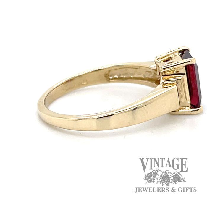 1.5ct garnet with diamond accents in 14k yellow gold ring side2