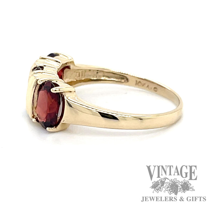 3 stone oval shaped garnet 10k gold ring