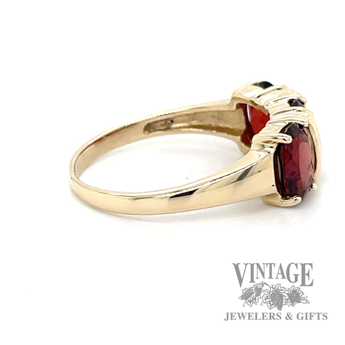 3 stone oval shaped garnet 10k gold ring