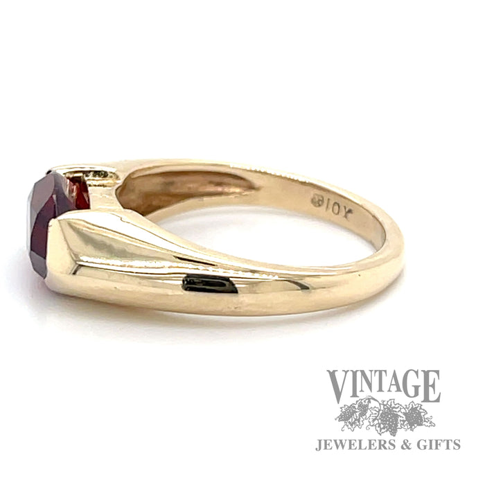 1.5ct marquise garnet chevron set in 10k yellow gold ring side