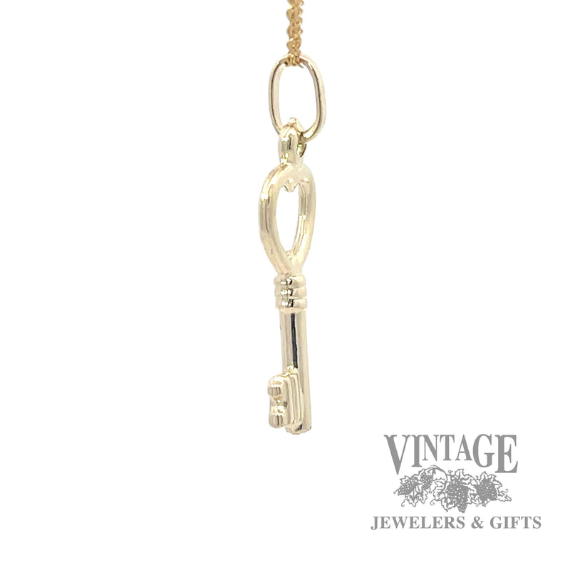 Open heart Key 14k gold pendant