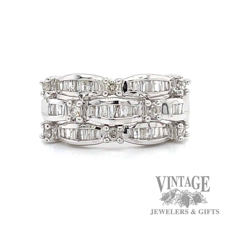 Three band design diamond and 14kw gold ring