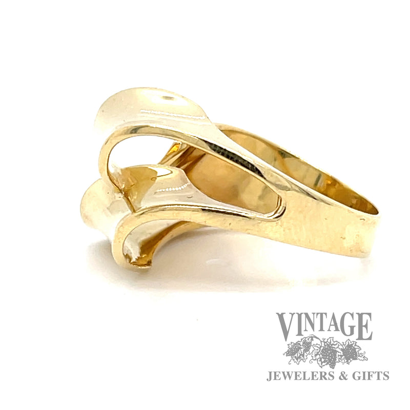 Ribbons of 18k gold ring side1