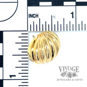 Puffed Shell 18k yellow gold earrings scale