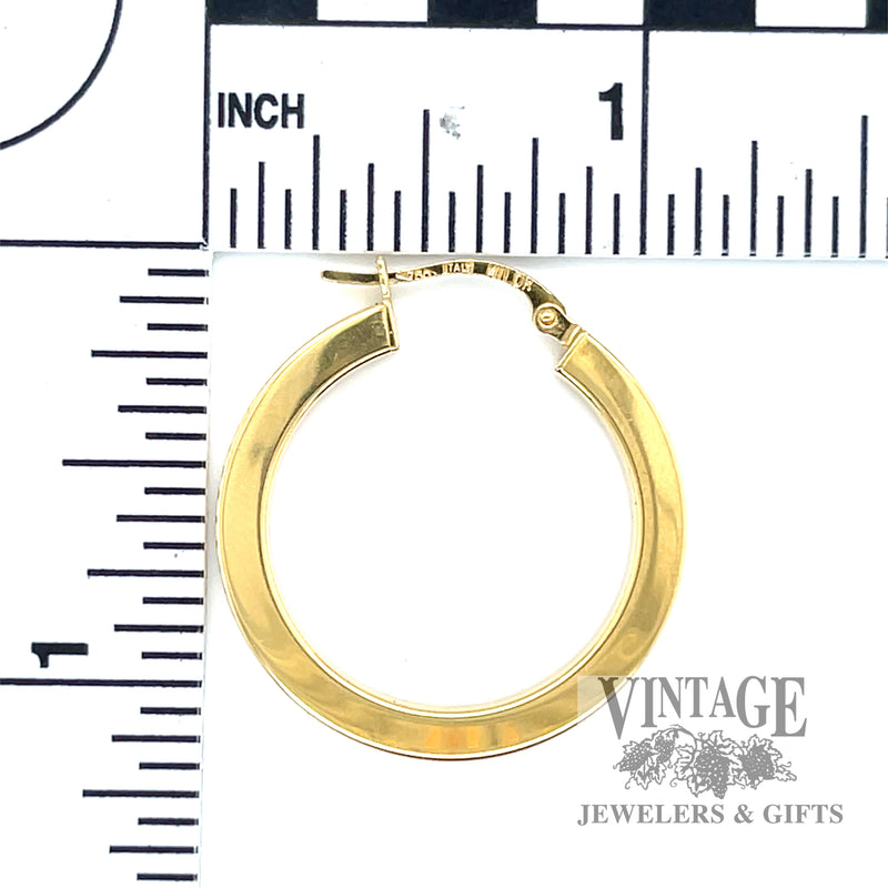 Squared Hoop 18k gold earrings scale