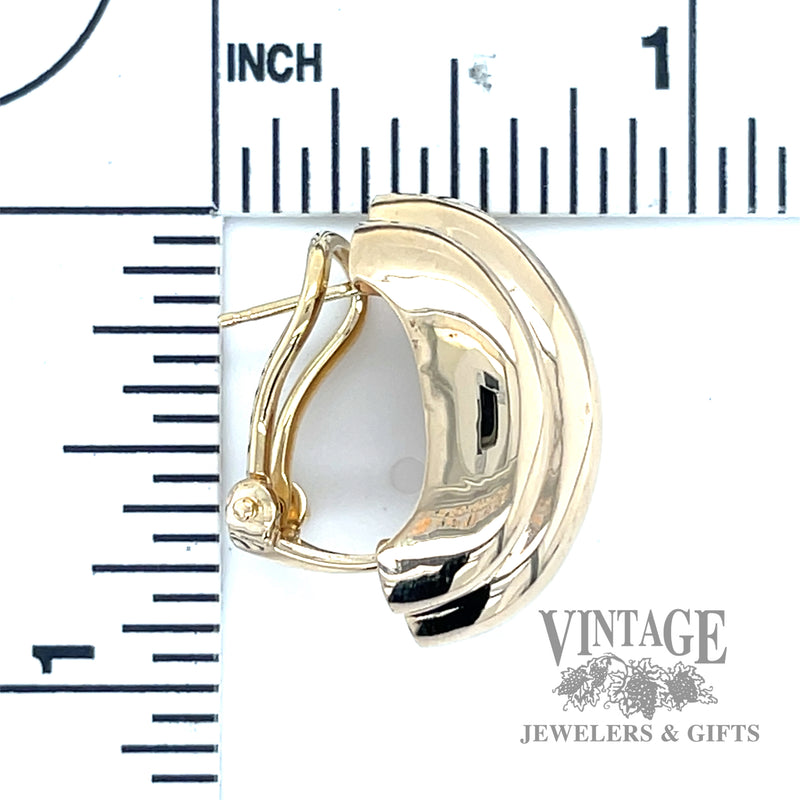 Ribbed Dangle 14k gold earrings scale