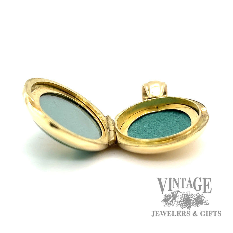 Green Enameled Diamond 18k gold Pendant inside