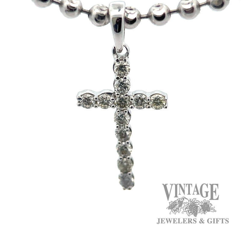 Cross with Natural Round Cut Diamond 14k white gold Pendant macro