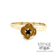 Flower shaped blue sapphire 10k gold ring