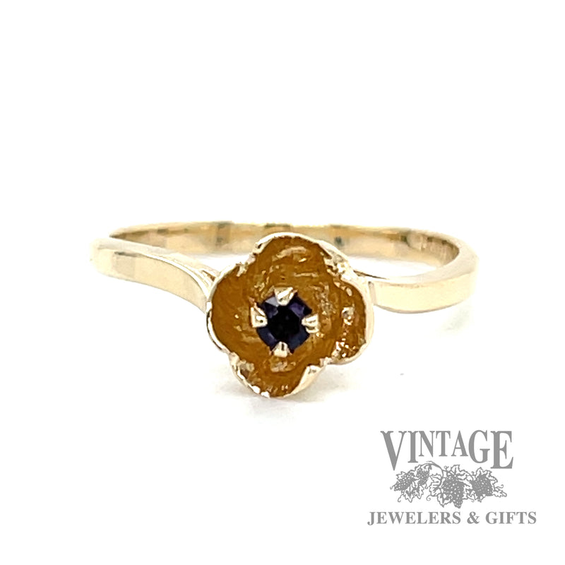 Flower shaped blue sapphire 10k gold ring