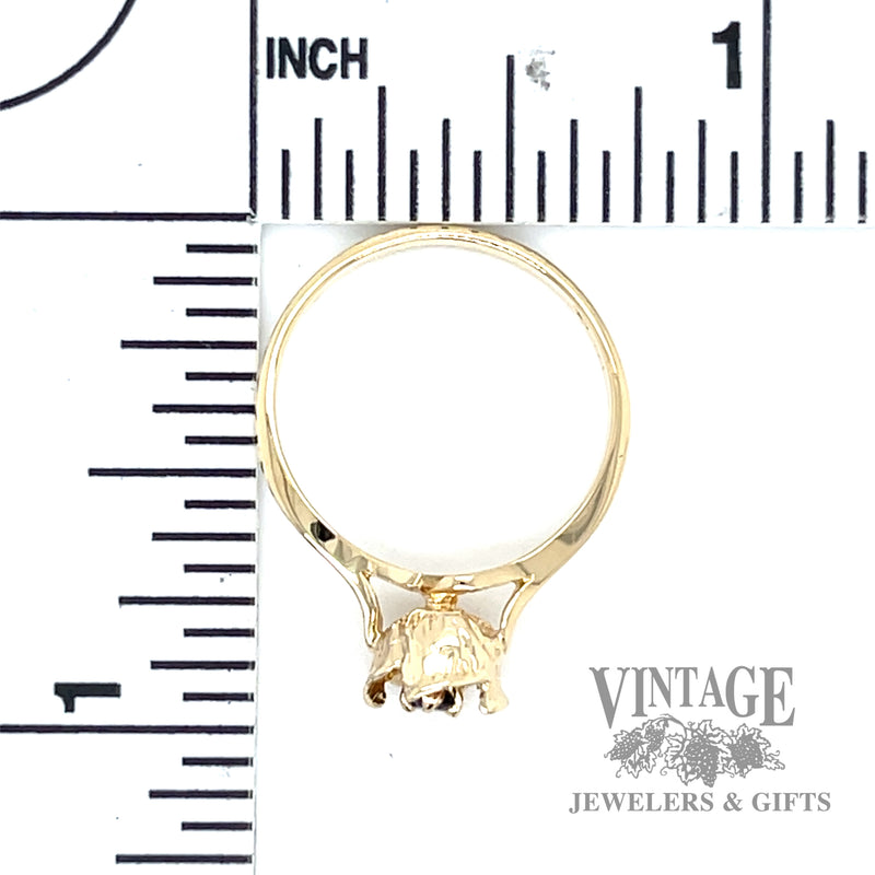 Flower shaped blue sapphire 10k gold ring scale