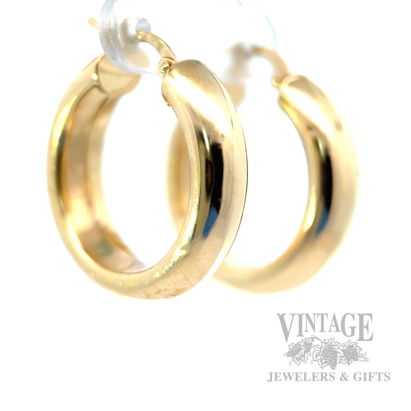 25 mm 14k Gold Hoop Earrings Perspective View
