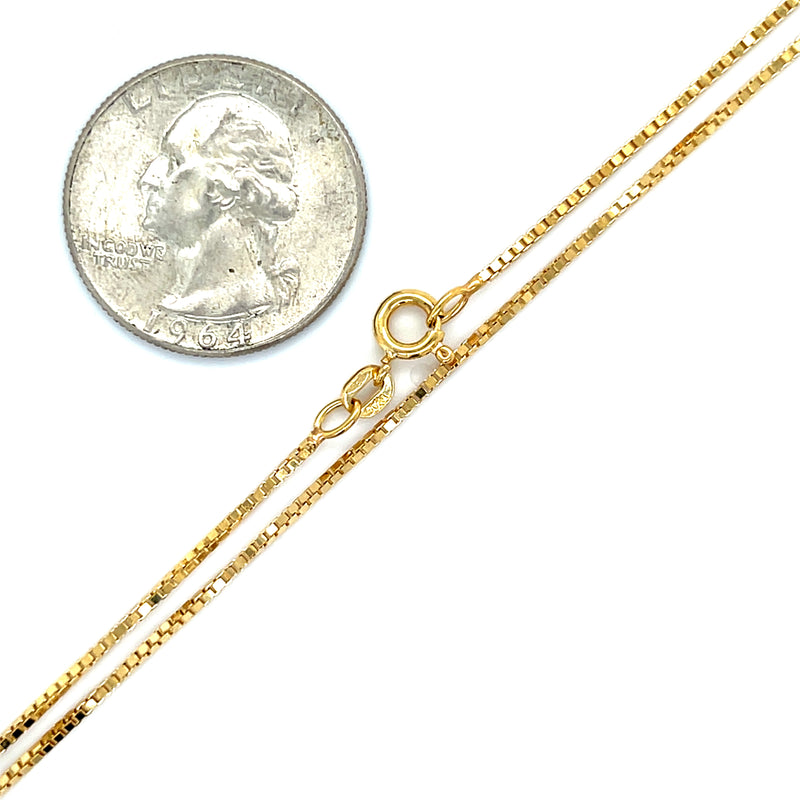 18" Box Chain 18k Gold Necklace Clasp and Scale View