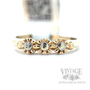 Ladies Gold Ring With 3 Flowerettes