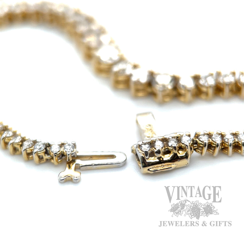 16.5" Riveria Natural Diamond 14k Gold Necklace Clasp View